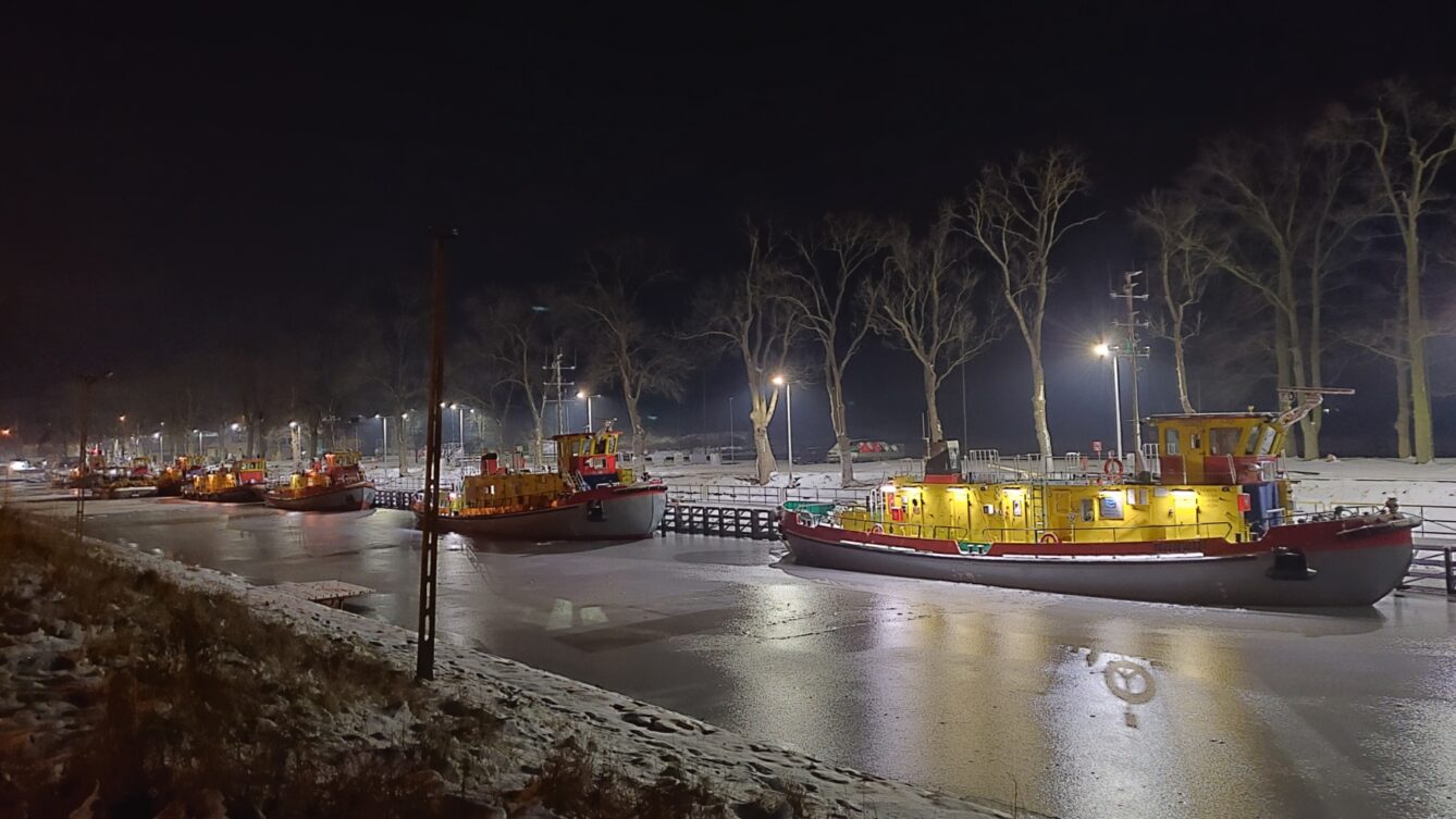 Lodołamacze rzeczne przy Śluzie w Przegalinie. Fot: Gler - Praca własna, CC BY-SA 4.0