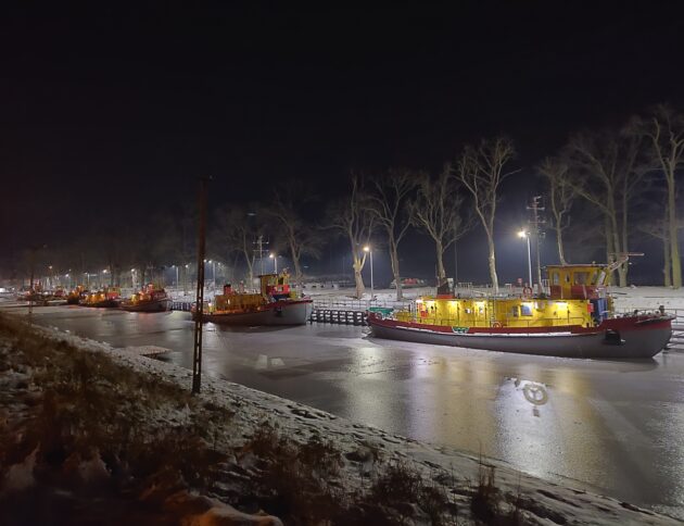 Lodołamacze rzeczne przy Śluzie w Przegalinie. Fot: Gler - Praca własna, CC BY-SA 4.0