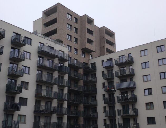 Budynek Dom Development z problematycznymi balkonami – decyzja PINB, Fot: Rafał Bernasiński/Fakty Plus