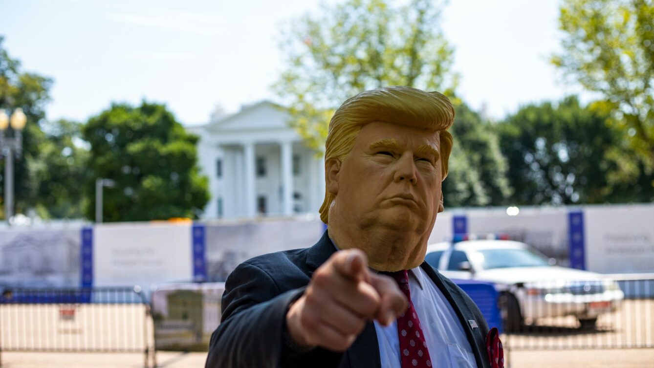 Donald Trump zapowiada budowę największego na świecie łuku triumfalnego. Fot: Darren Halstead/Unsplash
