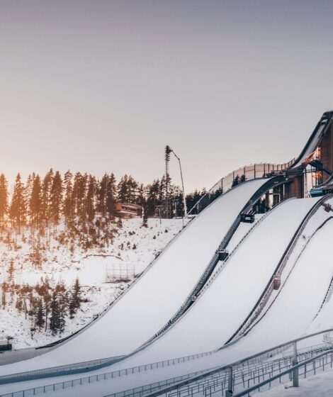 Skocznie narciarskie. W piątek rozpoczynają się Zimowe Igrzyska we Włoszech. fot: Hert Niks/ Unsplash