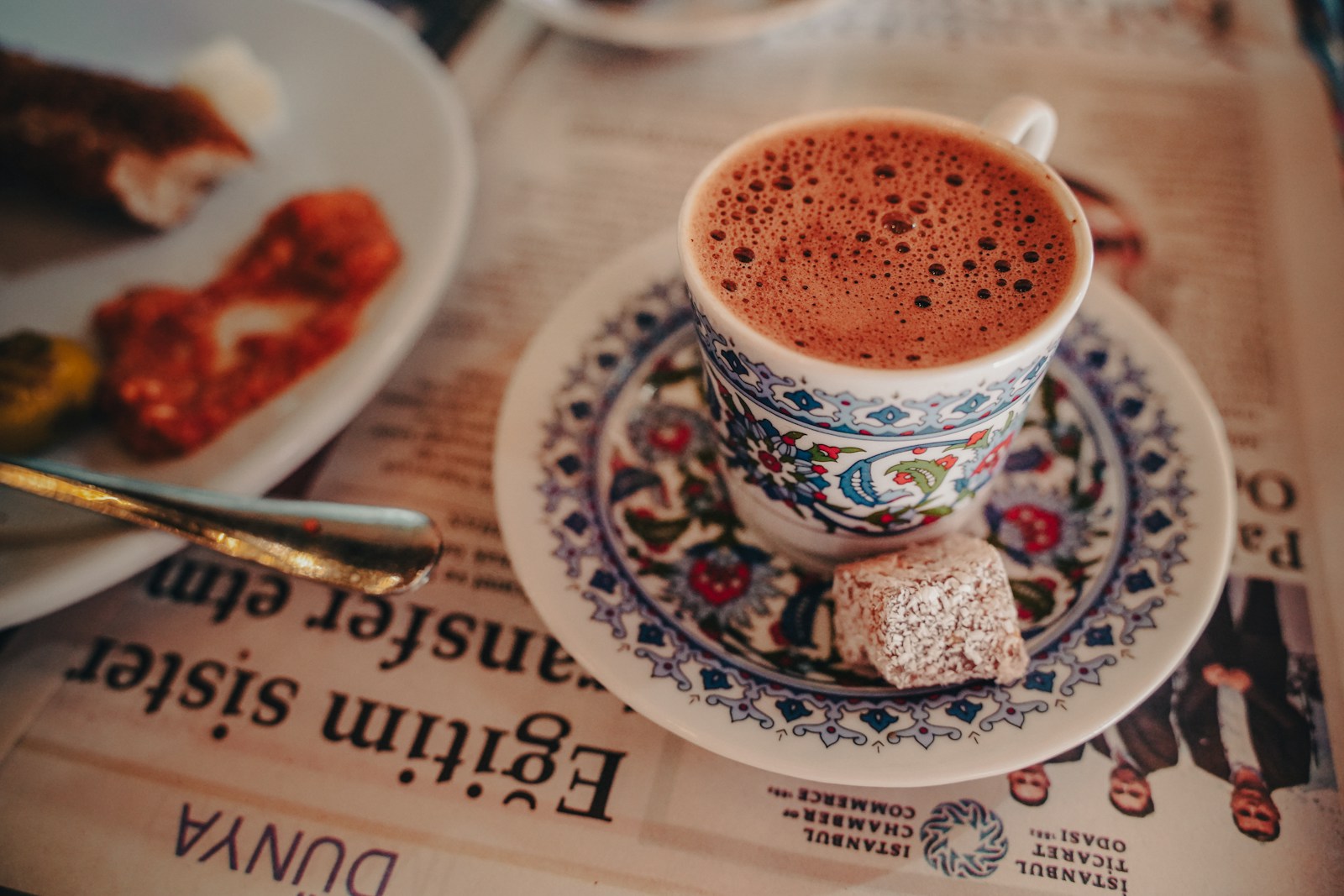 Filiżanka tureckiej kawy. fot: Kameron Kincade/ Unsplash