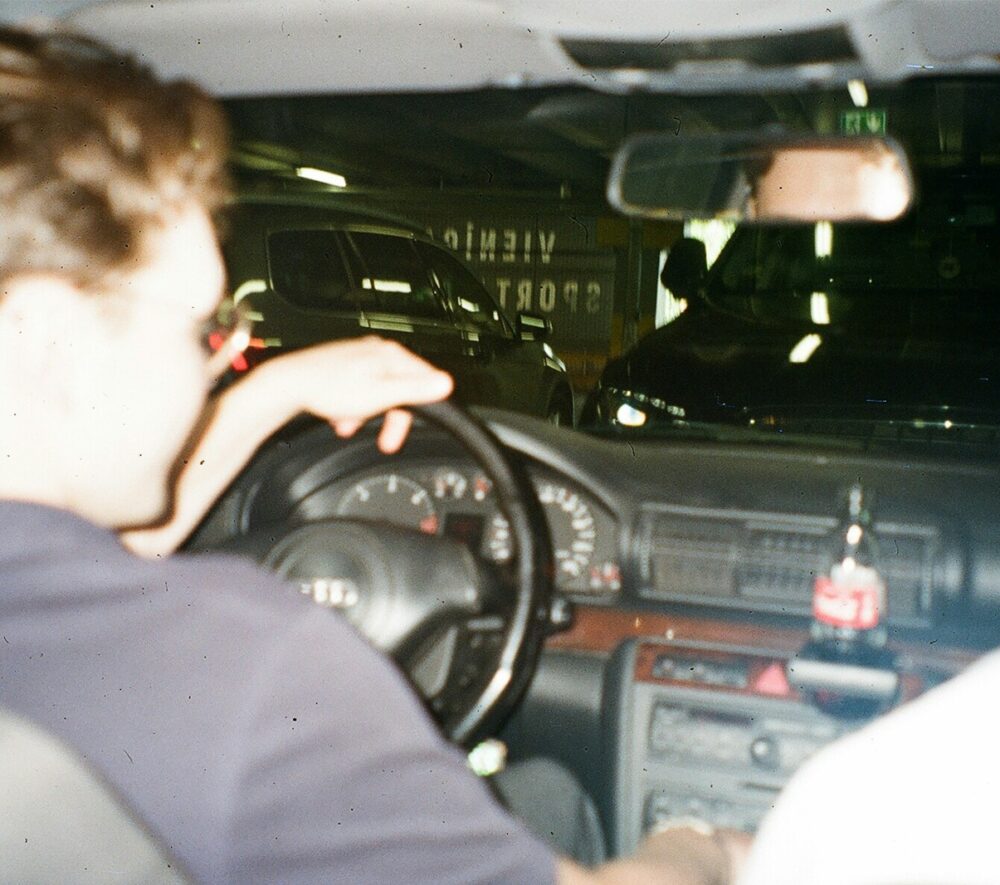 17-latek będzie mógł kierować samochodem. Nowelizacja prawa drogowego. fot: Krišjānis Kazaks/Unsplash