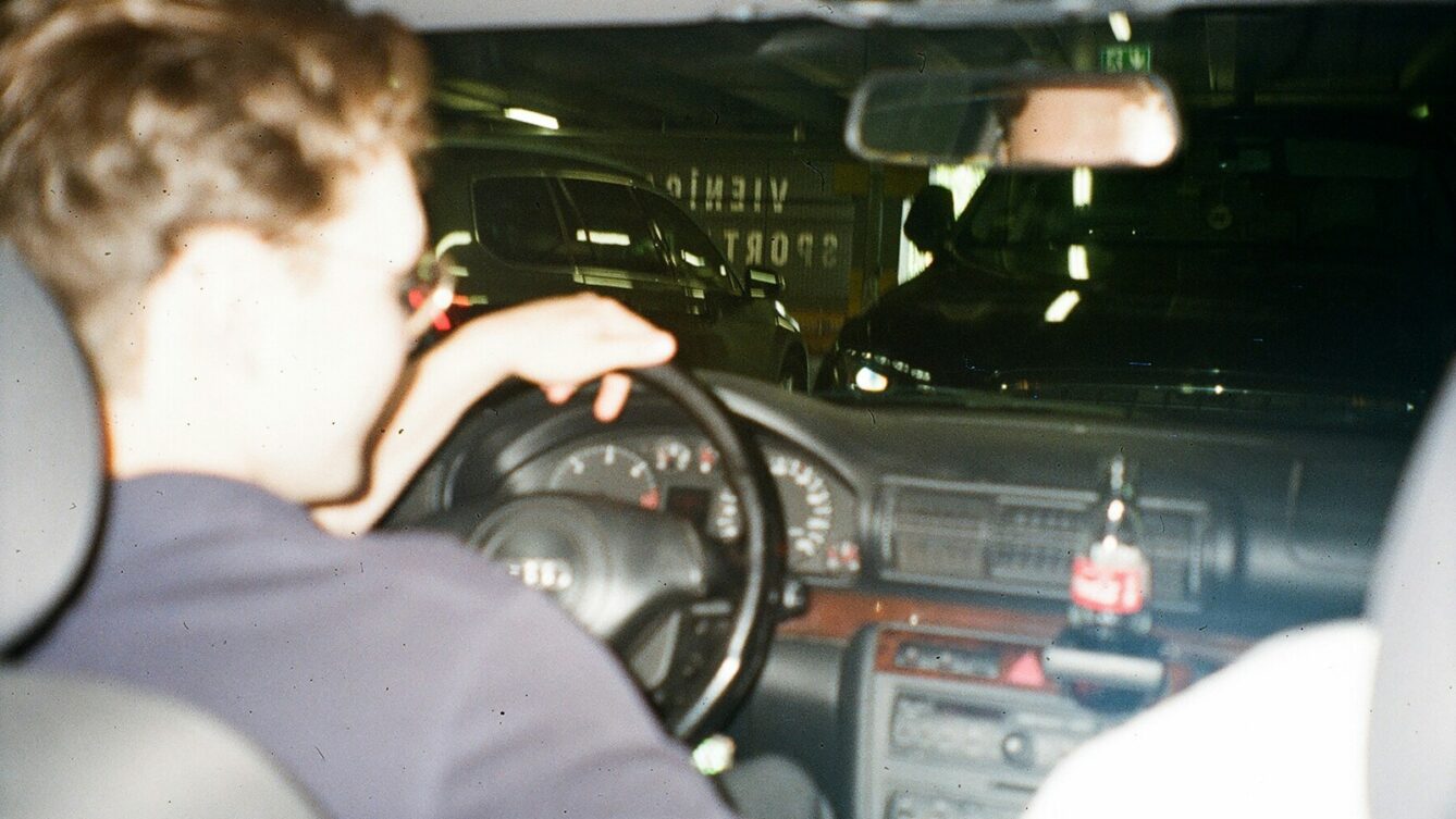 17-latek będzie mógł kierować samochodem. Nowelizacja prawa drogowego. fot: Krišjānis Kazaks/Unsplash