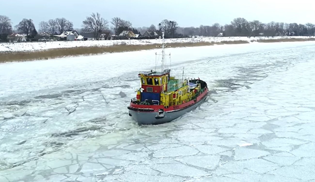 Lodołamacz w akcji. Wody Polskie