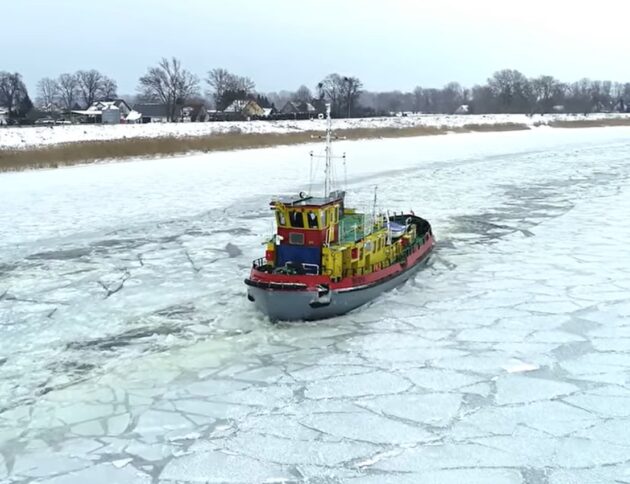Lodołamacz w akcji. Wody Polskie