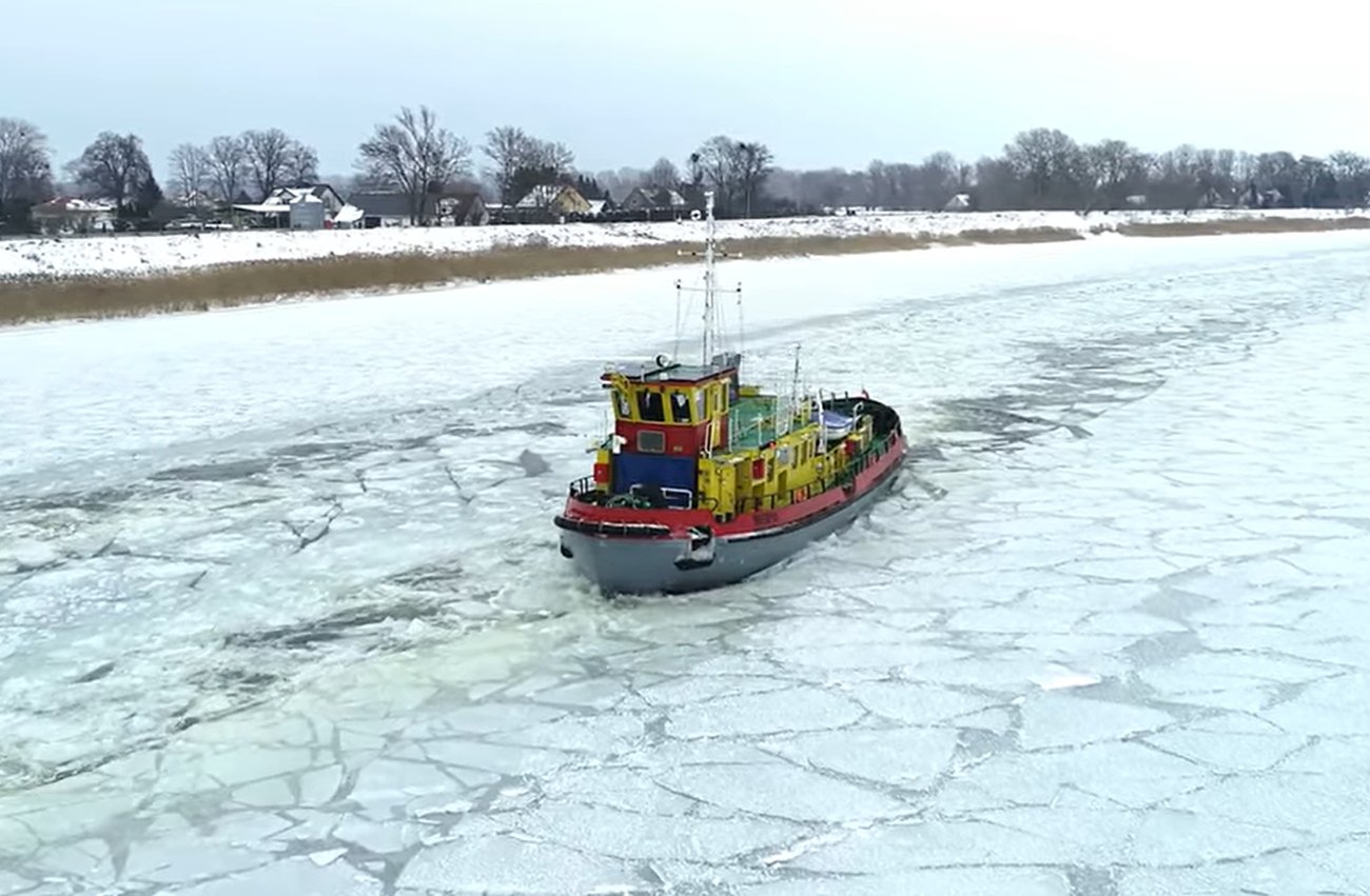 Lodołamacz w akcji. Wody Polskie