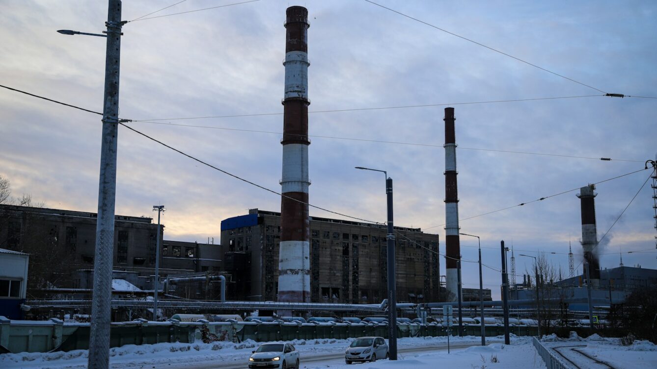 Raport CERT Polska ujawnia kulisy cyberataku na sektor energii w Polsce. Na zdjęciu elektrociepłownia. fot: Namzhil Chimitov/Unsplash