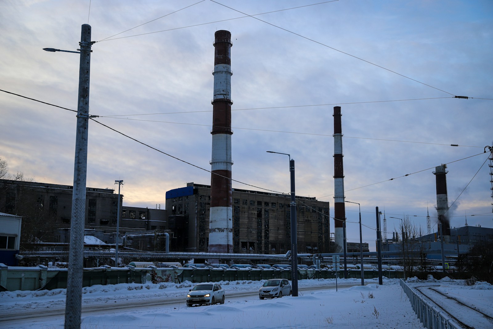 Raport CERT Polska ujawnia kulisy cyberataku na sektor energii w Polsce. Na zdjęciu elektrociepłownia. fot: Namzhil Chimitov/Unsplash