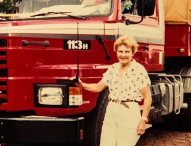 Nahyra Schwanke - najstarsza kobieta kierowca ciężarówki. FB