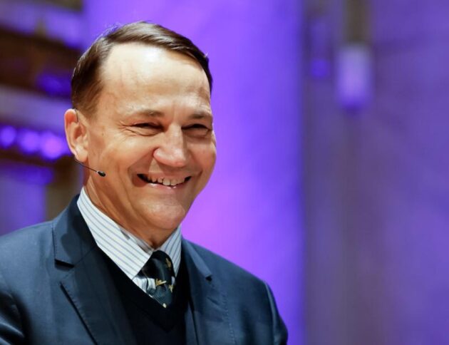 Radosław Sikorski, szef MSZ zapowiada zaostrzenie zasad Karty Polaka. Źródło MSZ