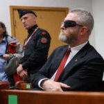 Grzegorz Braun w sądzie. fot: Ośrodek Monitorowania Zachowań Rasistowskich i Ksenofobicznych na FB