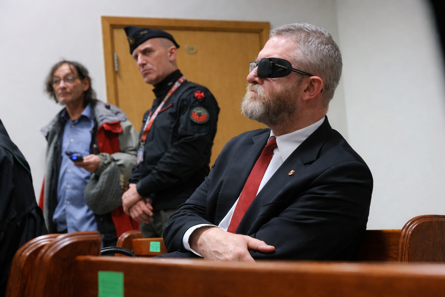 Grzegorz Braun w sądzie. fot: Ośrodek Monitorowania Zachowań Rasistowskich i Ksenofobicznych na FB