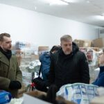 Adrian Zandberg przeprowadził kontrolę poselską w sklepie Dino w Sochaczewie. Termometr pokazał zaledwie 8 stopni Celsjusza. fot. Zandberg/FB