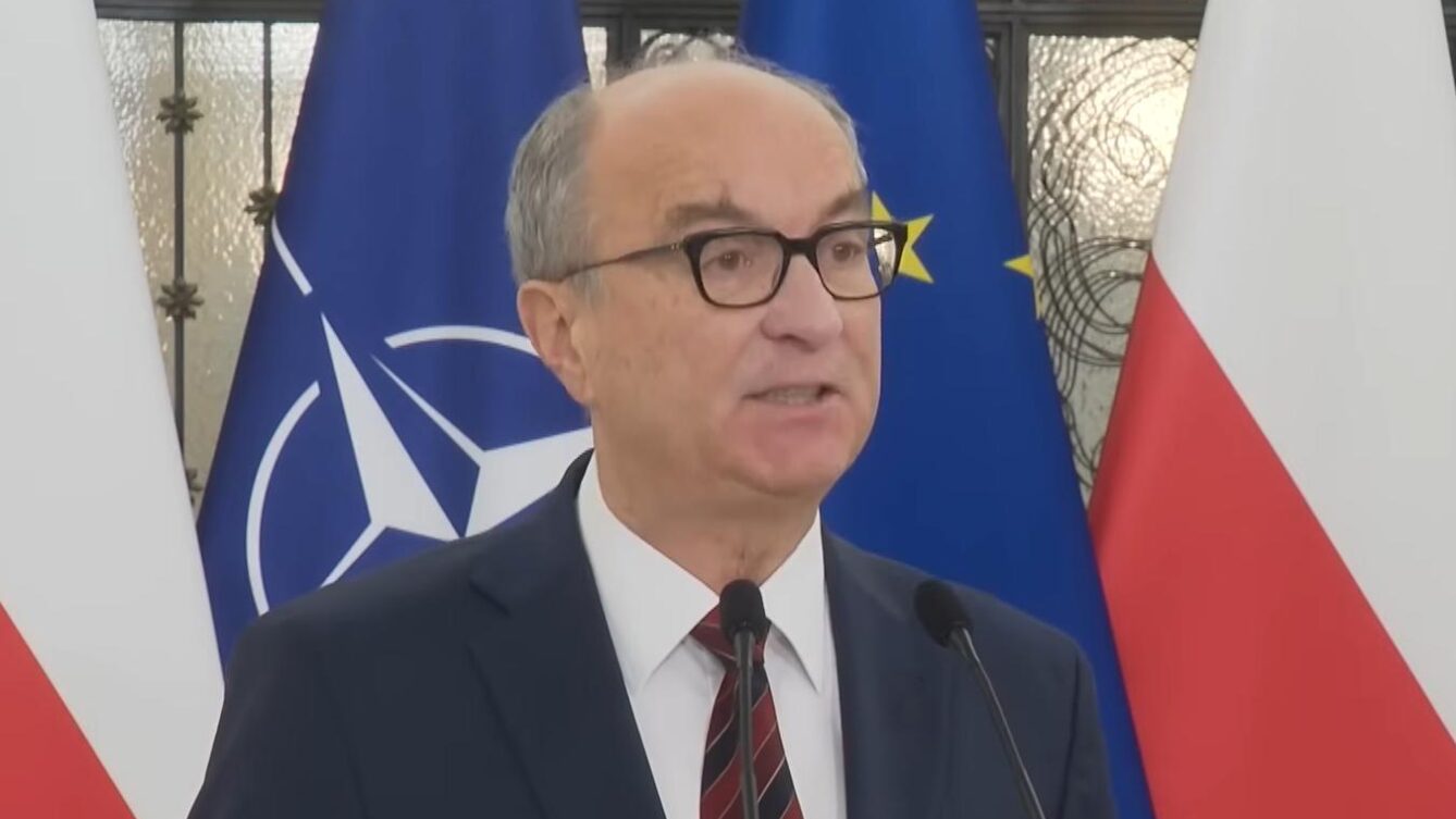 Marszałek Czarzasty na konferencji prasowej.