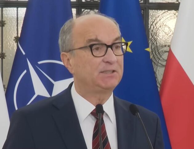 Marszałek Czarzasty na konferencji prasowej.