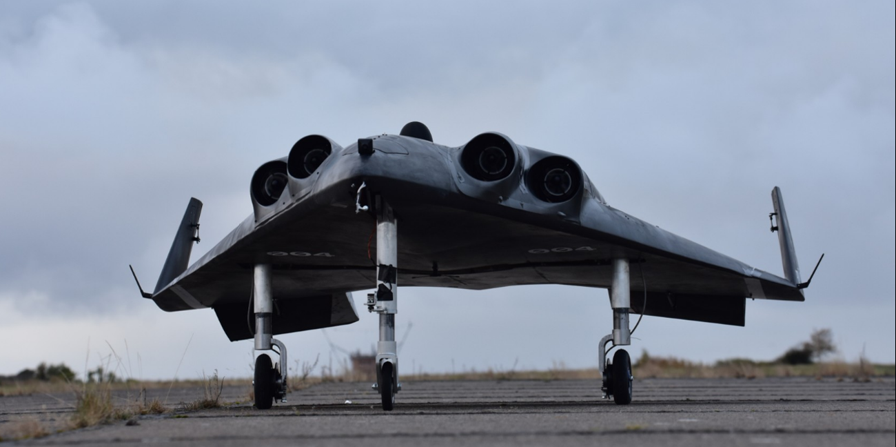 MIRA II na płycie lotniska. Źródło: polaris-raumflugzeuge.de