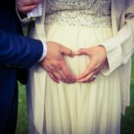 ZUS zakwestionował prawo do zasiłku ciężarnej kobiety, która wzięła ślub. fot: Gabriel Lenca/Unsplash