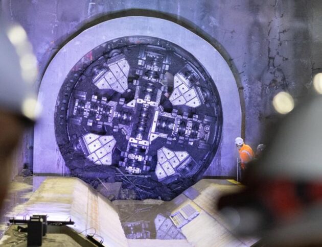 Tarcza TBM Kinga zakończyła drążenie tunelu ewakuacyjnego na linii Podłęże-Piekiełko. Sprawdź postępy prac i nowe czasy przejazdu pociągów z Krakowa w góry. fot: MI