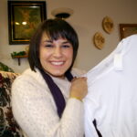 Śnieżnobiała bawełniana koszula po praniu. Openverse