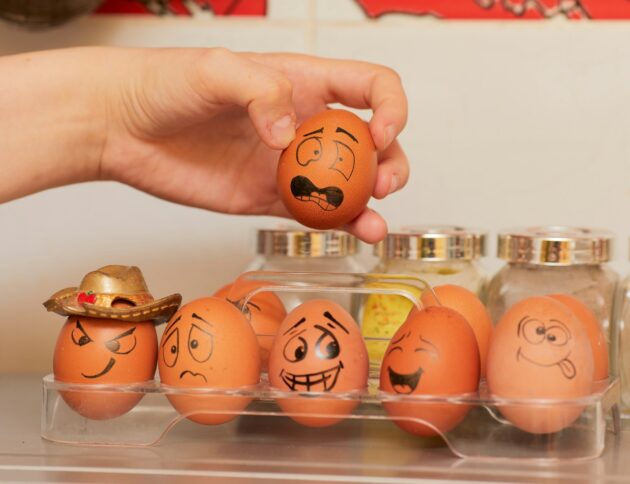 Od 2026 roku w polskich sklepach będzie można kupić głównie jajka nie pochodzące z hodowli klatkowej. fot: Олег Мороз, Unsplash