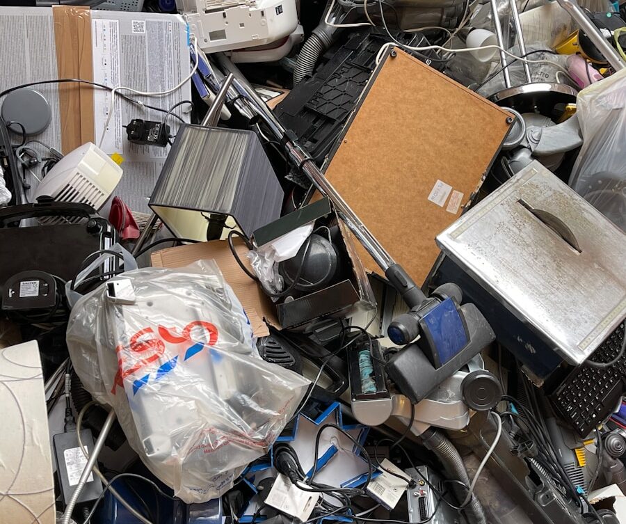 Niemcy wprowadzili przepisy o elektrośmieciach. fot: John Cameron/Unsplash