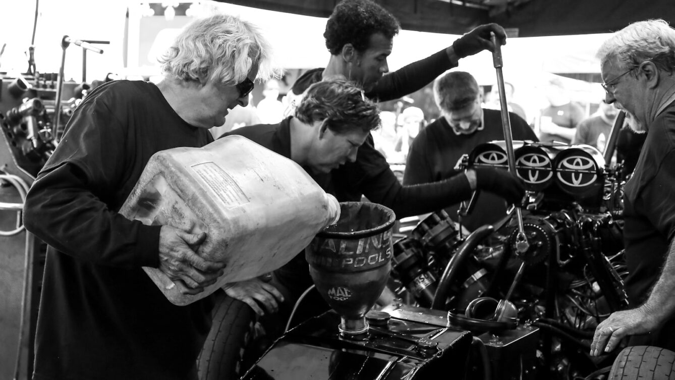 Paliwa B7 i B10 chłoną wodę i tworzą osady IDID, które blokują wtryskiwacze. Dowiedz się, dlaczego spalanie rośnie o 0,9 l/100 km i co na ten temat mówią badania INiG oraz WAT.