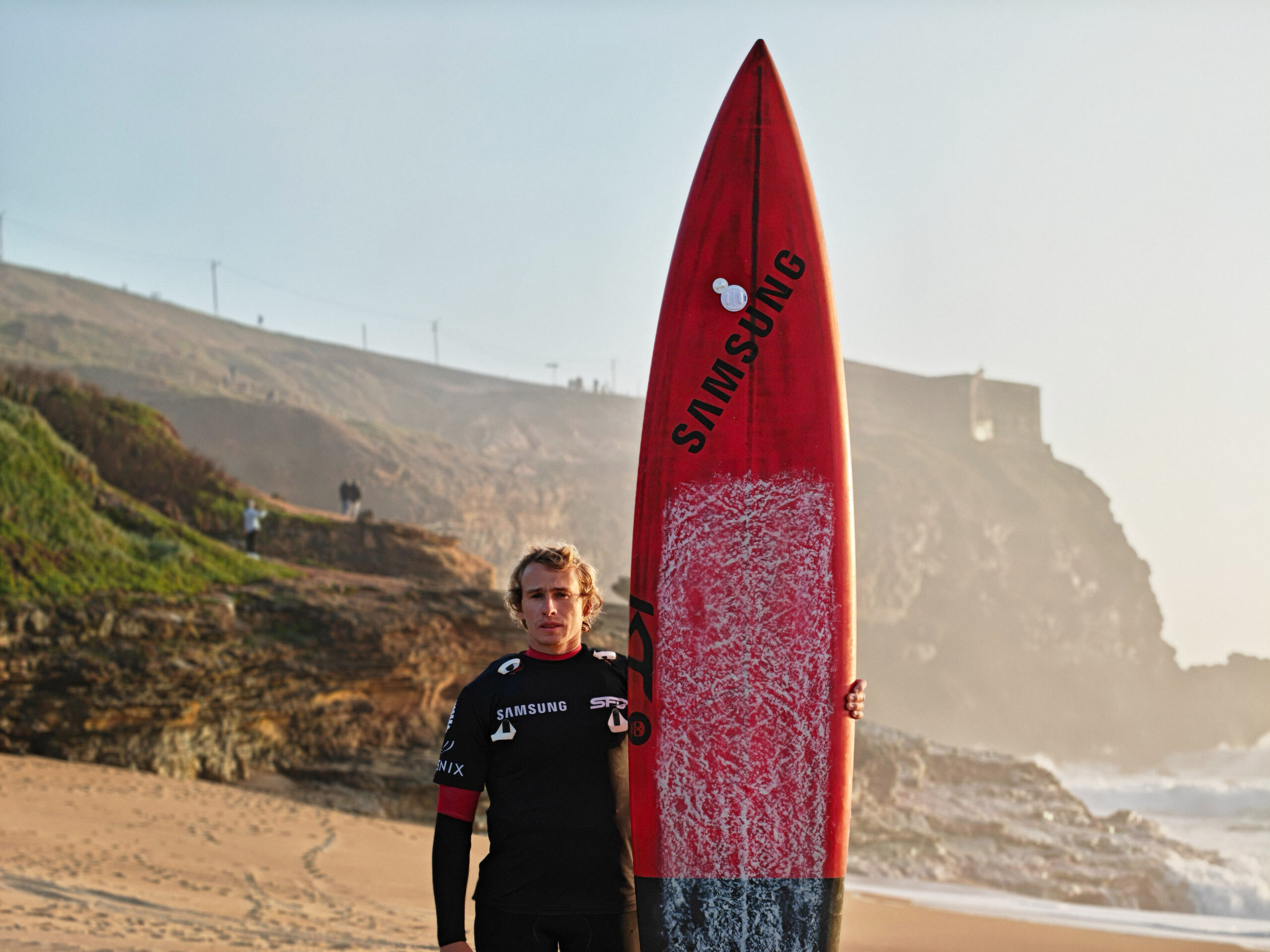 Adam Warchoł. Polak surfuje w Nazare/ Remarkable Ones