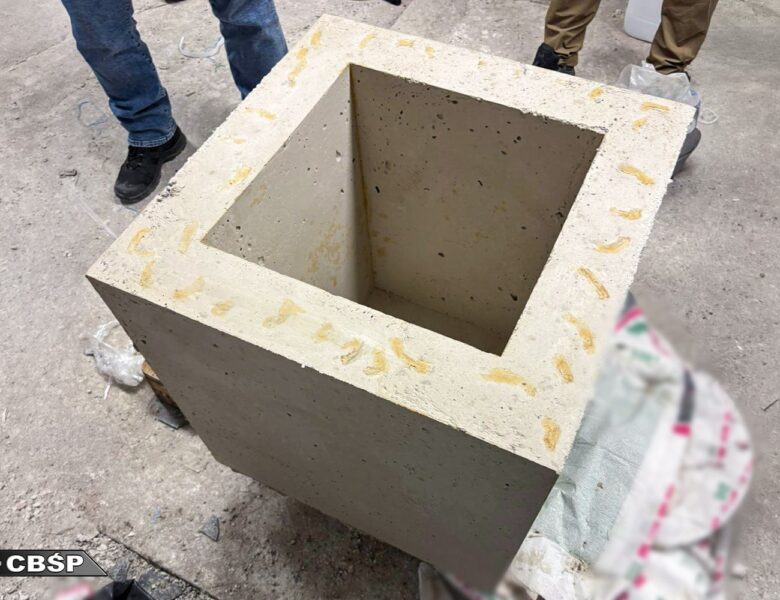 Policja odnalazła narkotyki ukryte w betonowych donicach. fot: CBŚP
