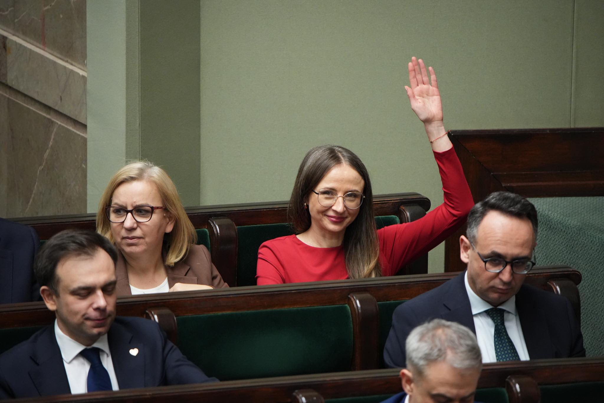 Ministra Dziemianowicz-Bąk podczas głosowania w Sejmie. fot. Mateusz Włodarczyk/MRPiPS