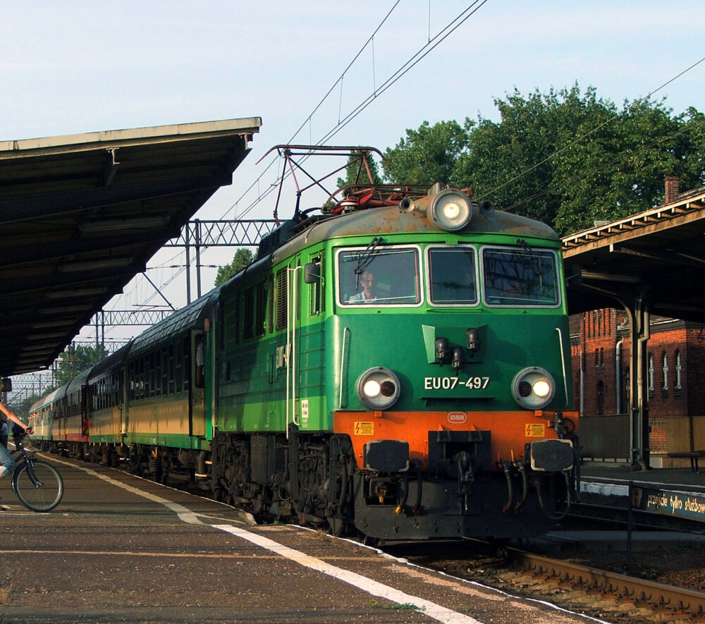 EU07-497 z sezonowym poc. posp. Ełk - Toruń Gł. - (Łódź Kal.). Toruń Wsch. Fot: Sebastianm, CC BY-SA 2.5