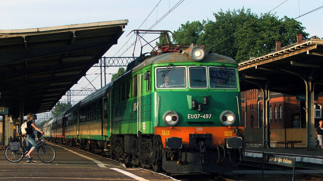 EU07-497 z sezonowym poc. posp. Ełk - Toruń Gł. - (Łódź Kal.). Toruń Wsch. Fot: Sebastianm, CC BY-SA 2.5
