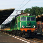 EU07-497 z sezonowym poc. posp. Ełk - Toruń Gł. - (Łódź Kal.). Toruń Wsch. Fot: Sebastianm, CC BY-SA 2.5