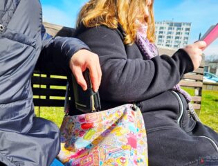 Jak działają kieszonkowcy. Zdjęcie Tomasz Oleszczuk/Policja