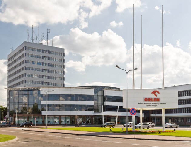 Siedziba Orlen w Płocku, autor: Adam Kliczek, http://memoriesstay.com, Praca własna, CC BY-SA 3.0 pl