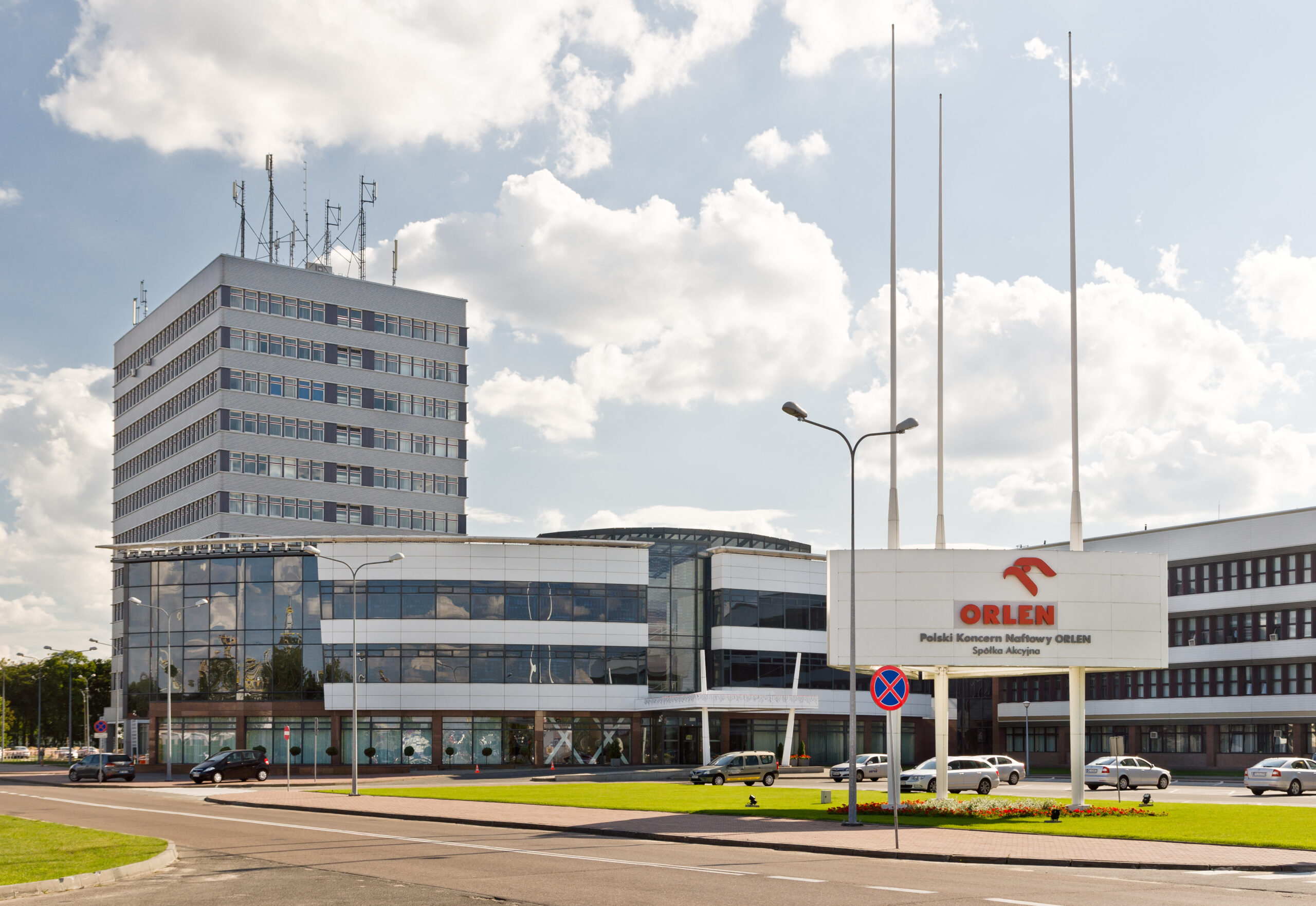 Siedziba Orlen w Płocku, autor: Adam Kliczek, http://memoriesstay.com, Praca własna, CC BY-SA 3.0 pl