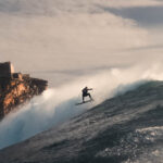 Adam Warchoł. Polak surfuje w Nazare/ Remarkable Ones