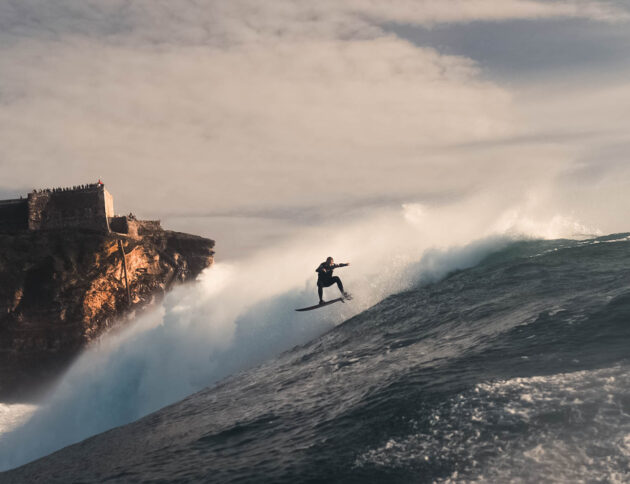 Adam Warchoł. Polak surfuje w Nazare/ Remarkable Ones