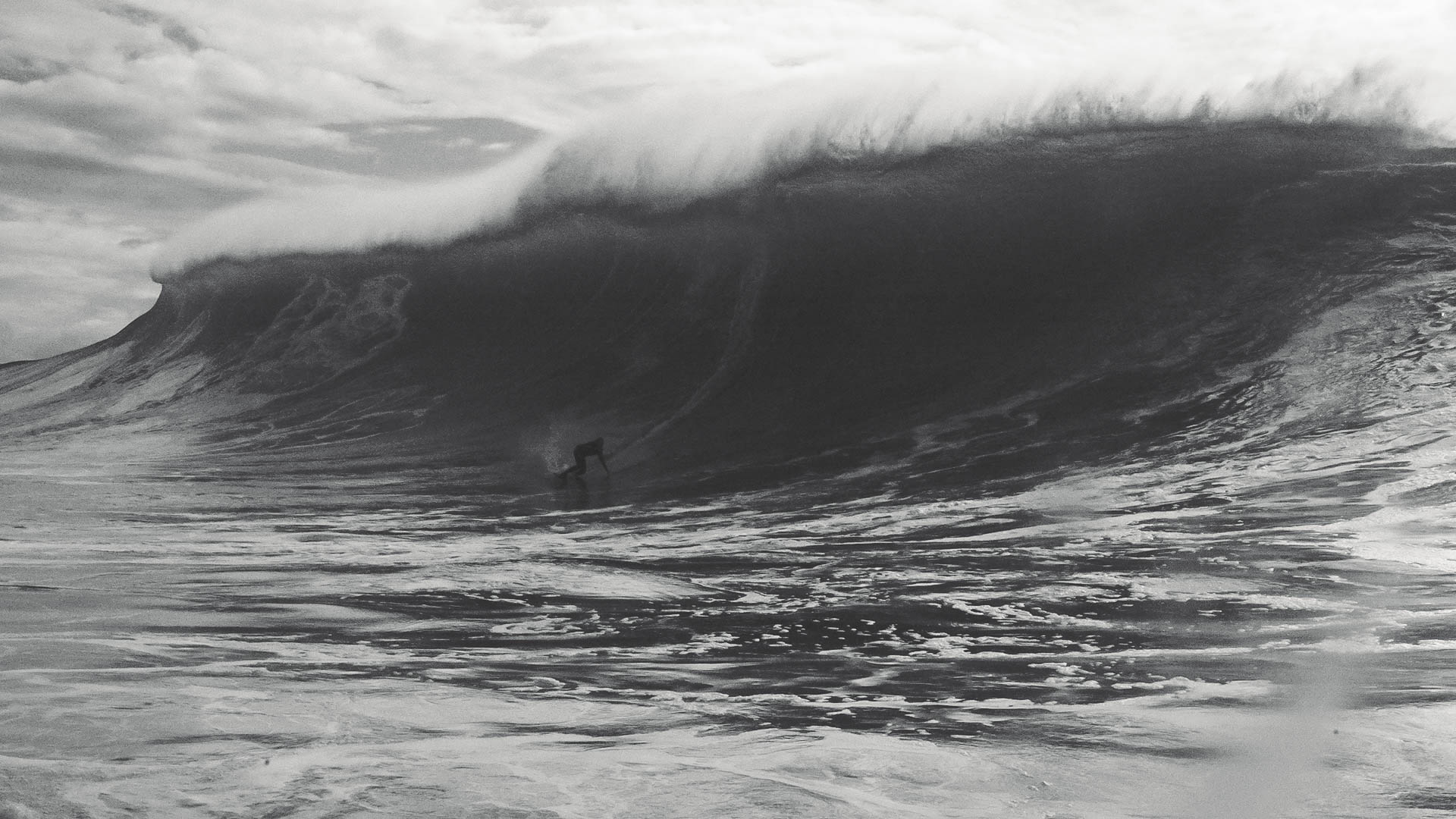 Adam Warchoł. Polak surfuje w Nazare/ Remarkable Ones