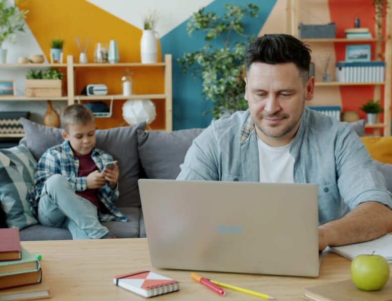 Czy praca zdalna może wpłynąć na decyzję o posiadaniu dzieci? fot: Vitaly Gariev/Unsplash