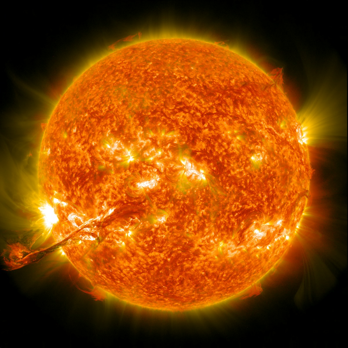 Słońce, wyrzut koronalny masy/ NASA