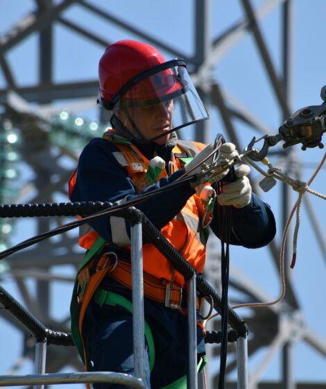 Optymalny miks energetyczny dla Polski w 2026 roku. Prezes Taurona i eksperci wskazują na OZE, atom i gaz jako fundament stabilnej i taniej energii. fot: Anton Dmitriev/Unsplash