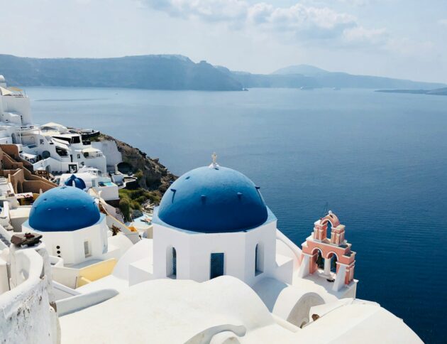Santorini. Grecja wygrywa ranking satysfakcji turystów w 2025 roku. fot: Dan/Unsplash