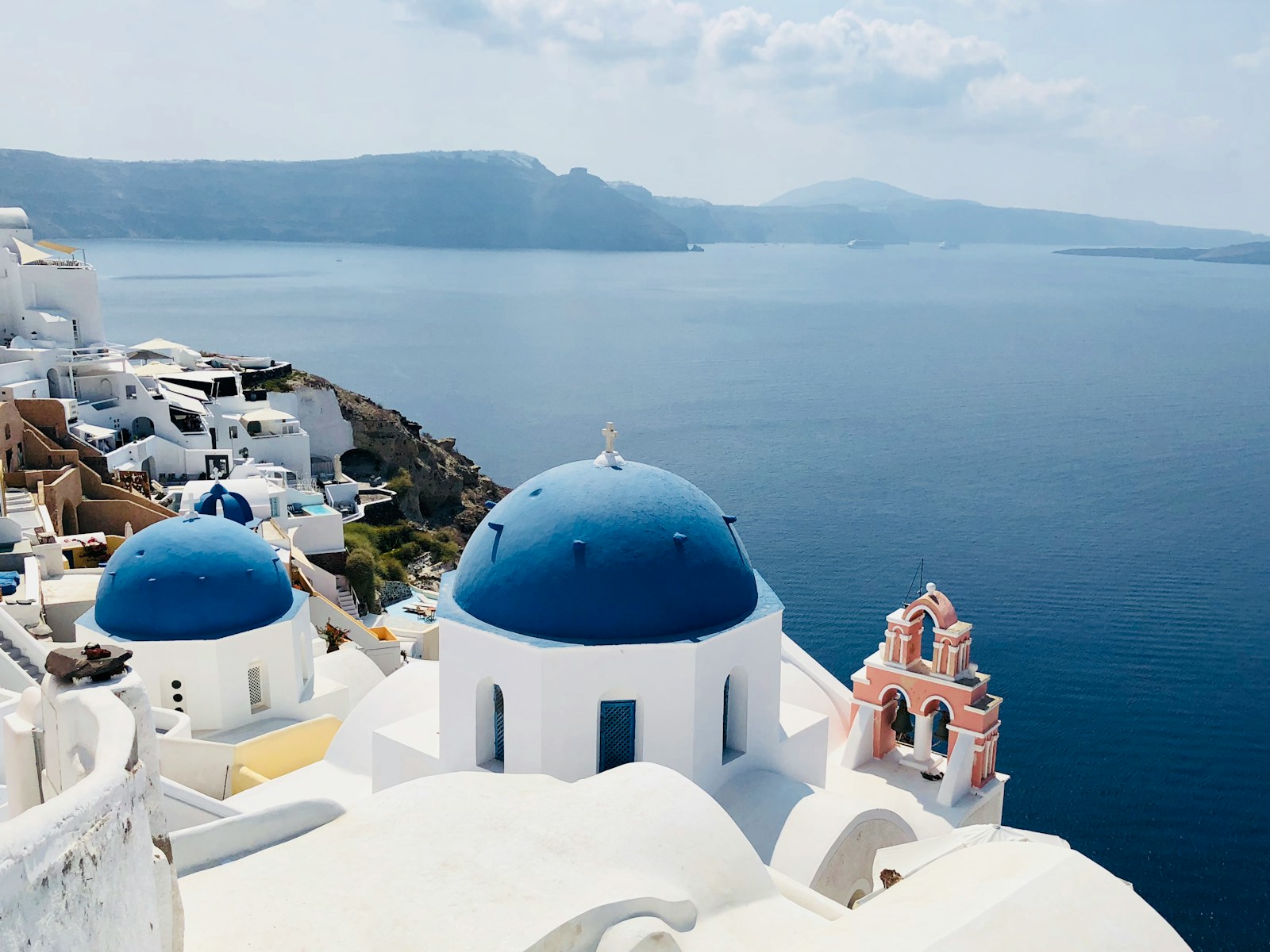 Santorini. Grecja wygrywa ranking satysfakcji turystów w 2025 roku. fot: Dan/Unsplash