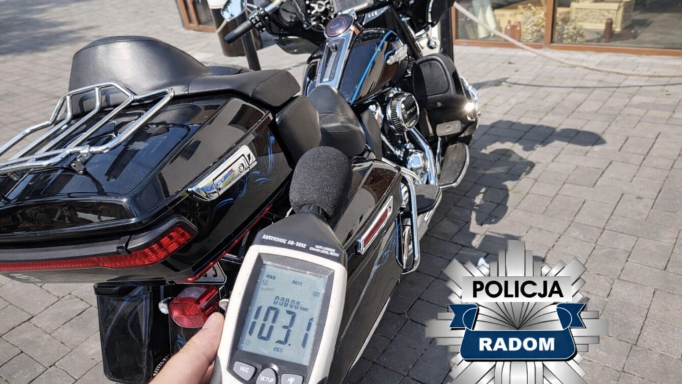 Mazowiecka Policja kontroluje głośność pojazdu. Źródło: Policja