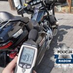 Mazowiecka Policja kontroluje głośność pojazdu. Źródło: Policja