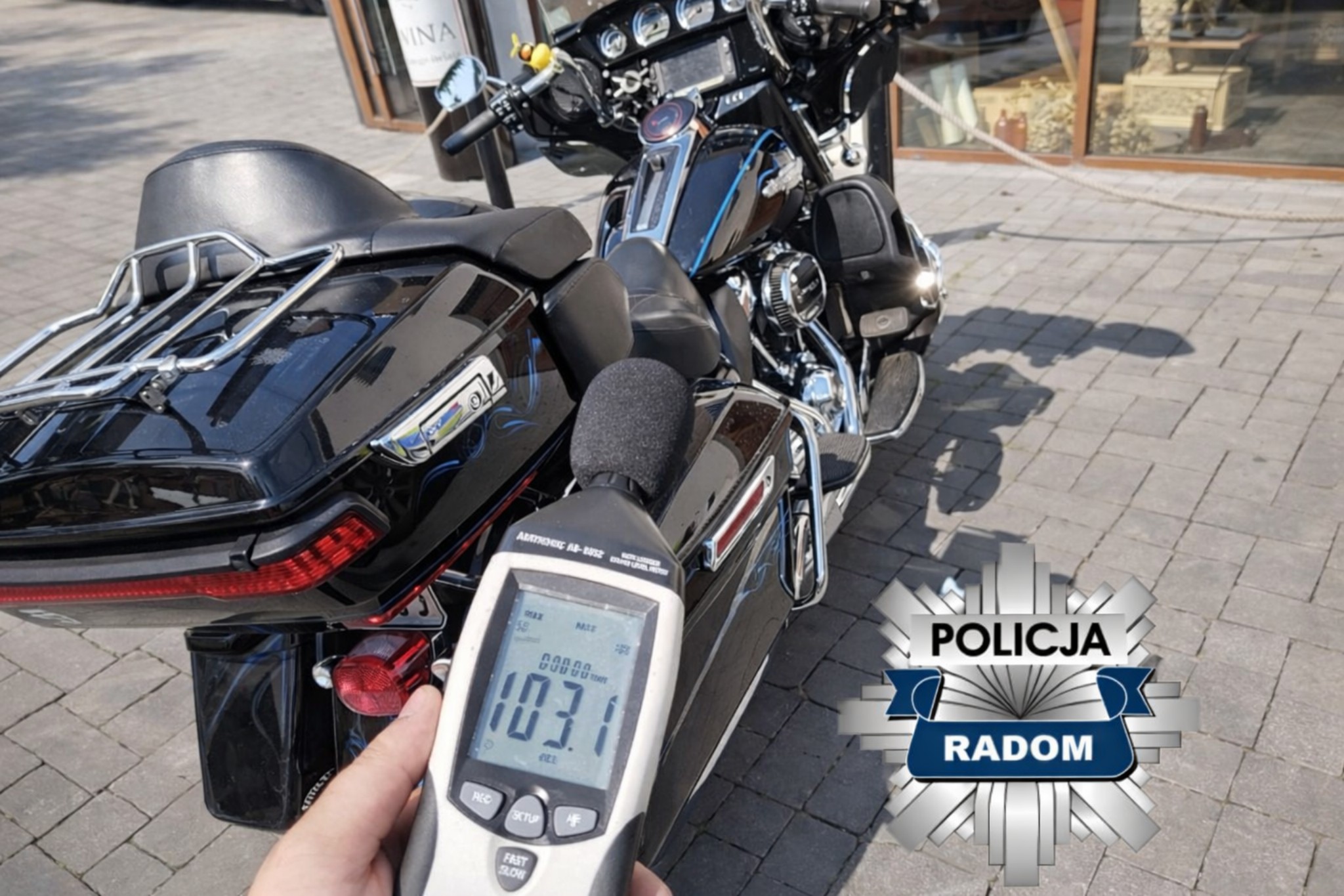 Mazowiecka Policja kontroluje głośność pojazdu. Źródło: Policja