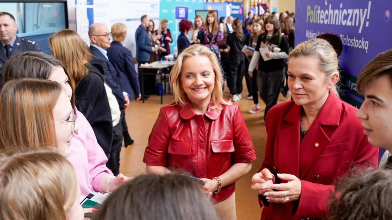 Ministra Nowacka wyklucza finansowanie drugiej godziny religii przez MEN. 