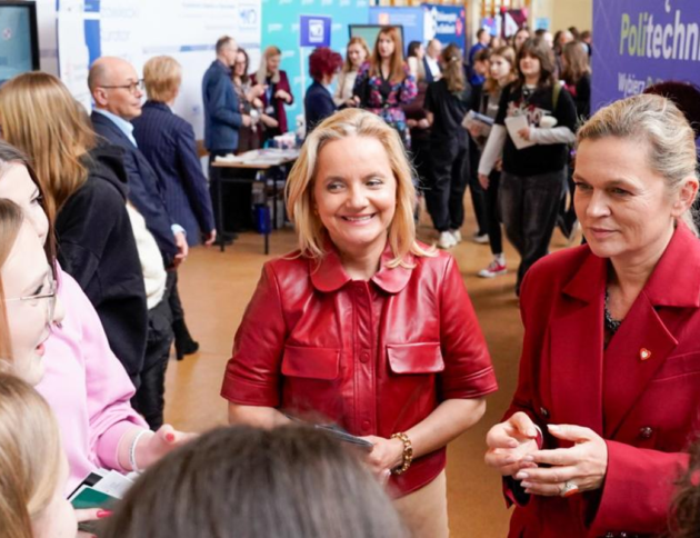 Ministra Nowacka wyklucza finansowanie drugiej godziny religii przez MEN.