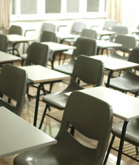 Do 2043 roku liczba uczniów w Polsce spadnie o 1,5 mln. Samorządy masowo likwidują szkoły. fot: MChe Lee/ Unsplash